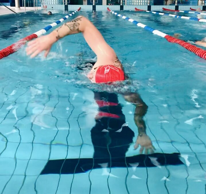 Doskonalenie pływania dla dorosłych w Warszawie – jak poprawić technikę i tempo